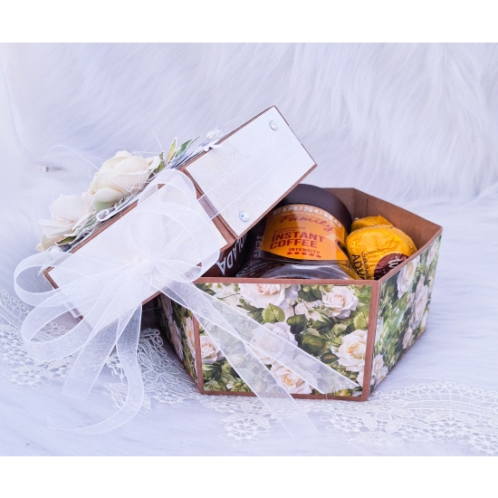 Box prezentowy- pudełko ręcznie zdobione na Dzień Babci i Dzień Dziadka 002